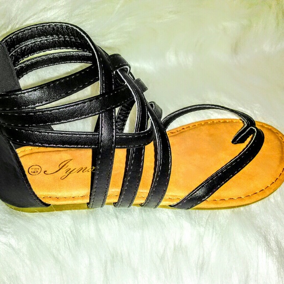 (NEW)! Cute! Black Flat Sandals! - Picture 3 of 8